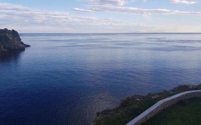 Sea Coast Lekeitio by HomeBilbao