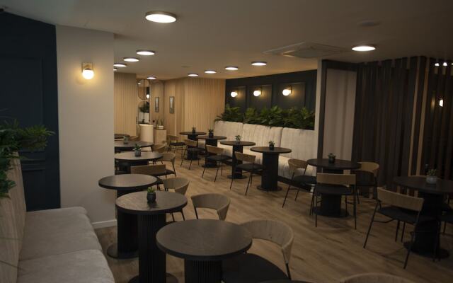 1616 Hotel