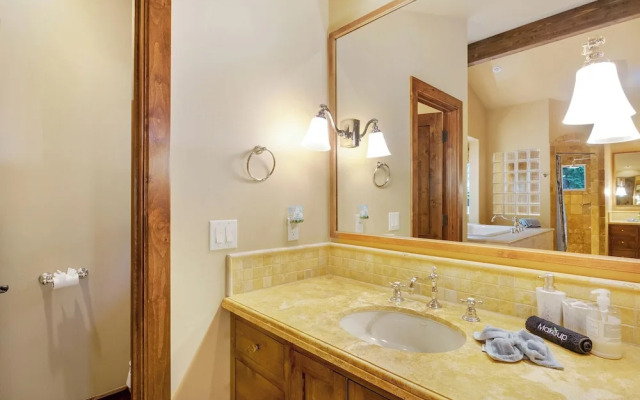 Star Haven Retreat 5 BDR Stunner!