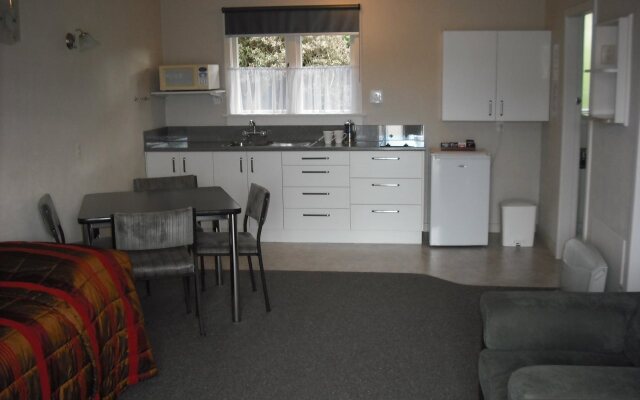554 Moana Court Motel