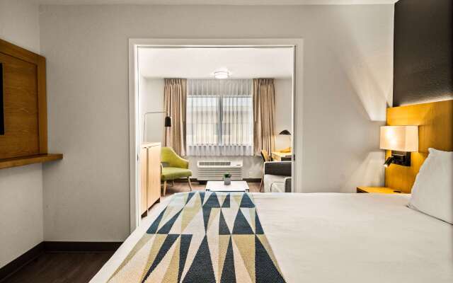 Oxford Suites Redding