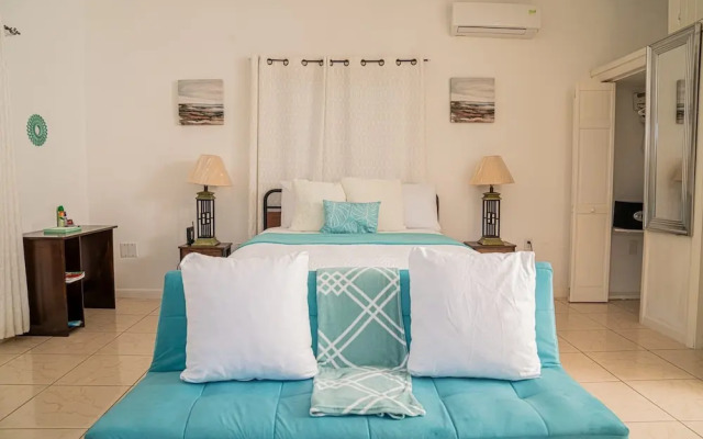 Villa Serenity- Water View Suite - Sleeps 3 -pool