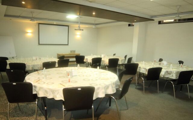 Stately Suites Golf Course Road