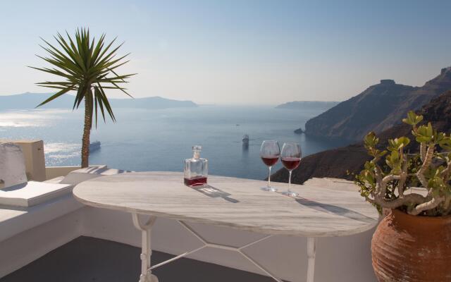 Trieris Villa & Suites
