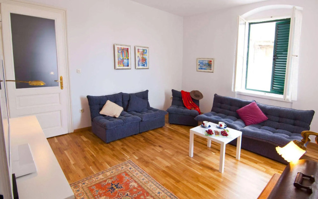Rodrigo Apartments
