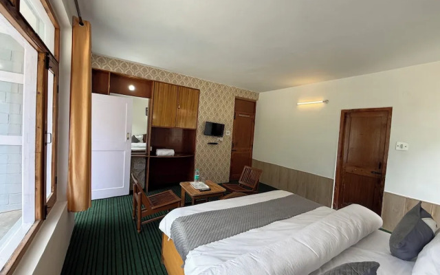 Hotel Alpine Himalayan View  Manali