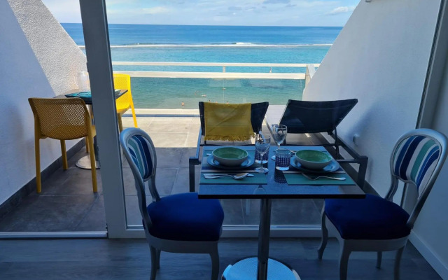 Luxury Suite Over The Beach