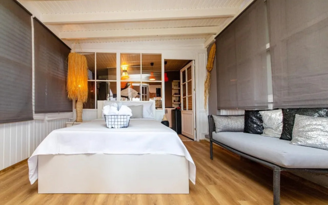 Vacation Flat w Garden Pool in Bodrum Gumusluk