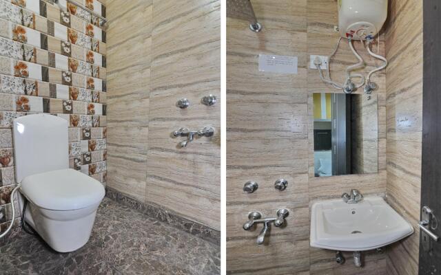 OYO 9042 Hotel BalaG