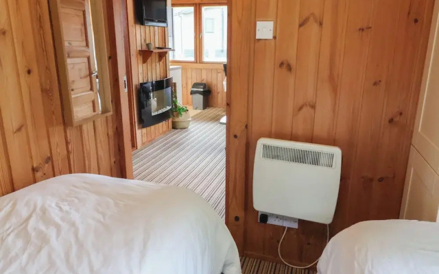 10 Pinewood Retreat
