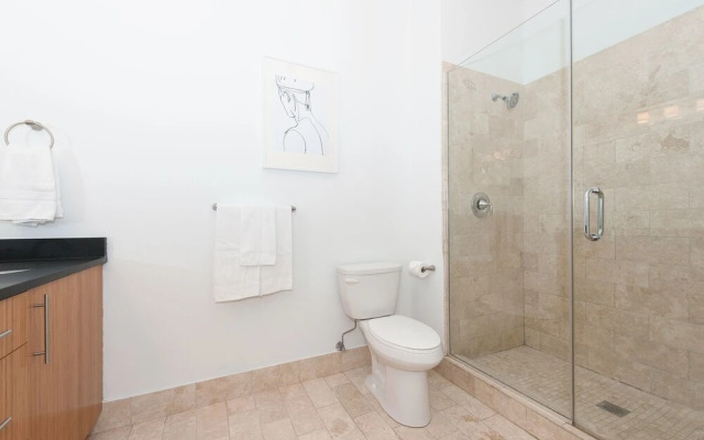 Vibrant Lincoln Park Suites by Sonder
