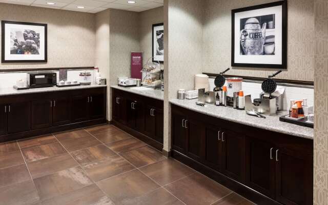 Hampton Inn & Suites Omaha-Downtown