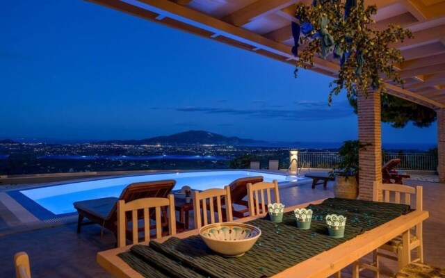 Castelli Luxury Villa 4-bedroom Villa With Private Pool