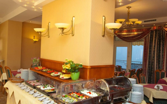 Hotel Polaris III