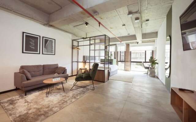 w Lush Loft in Laureles