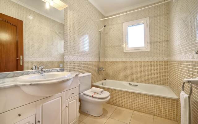 Villa - 7 Bedrooms with Pool and WiFi - 106438