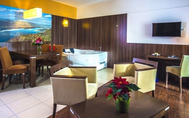 Royal Club Hotel