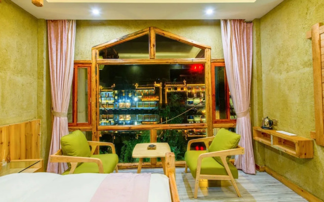 Floral Hotel Fenghuang Huercaowu