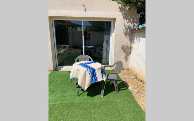 Studio Lumineux a Proximite de Domaines Viticoles (Adults Only)