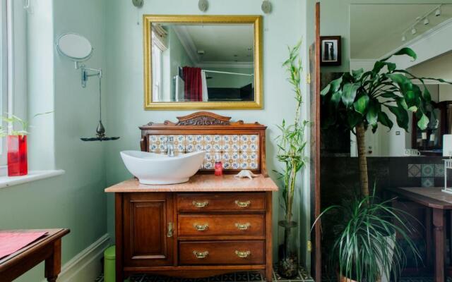 Luxury Suite in Cardiff City Centre + Secure Parking