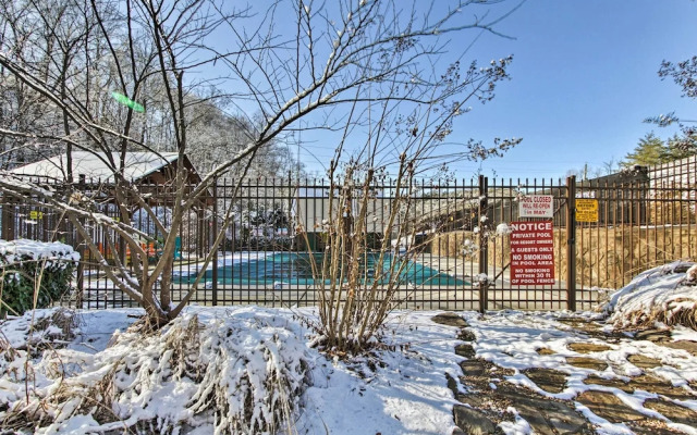 Sevierville Cabin w/ Hot Tub & Deck!