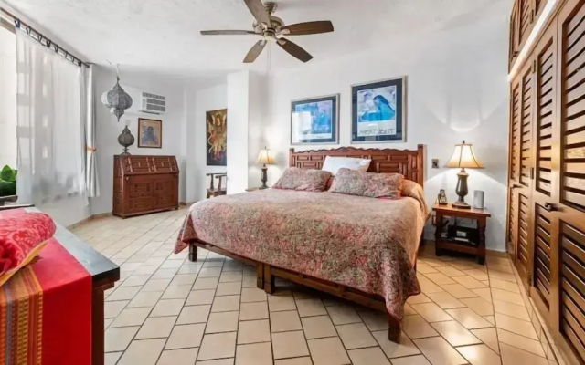 Ocean View 2Br Condo-balcony-beach-pool - 902