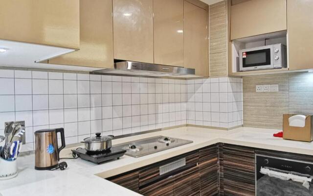 Yussy 4Bedroom Condo at R&F Princess Cove