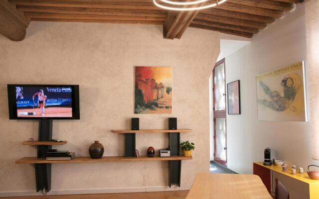 Spacieux Appartement, A-Mi-Chemin, Au Coeur de Tournus