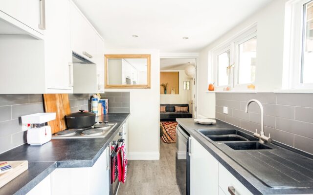 Beautiful 2-bedroom Flat in a Victorian House