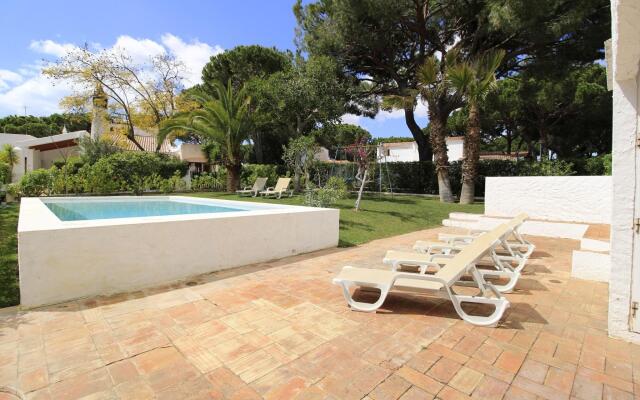 Albufeira Traditional Villa With Pool by Homing