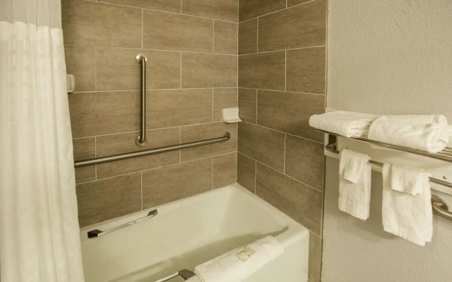 Quality Inn & Suites Hammond Near I-8090