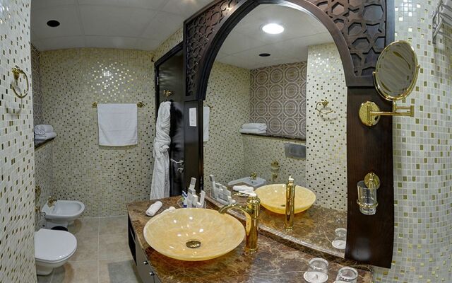 Boutique 7 Hotel & Suites