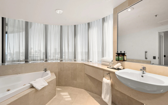 Crowne Plaza Surfers Paradise by IHG