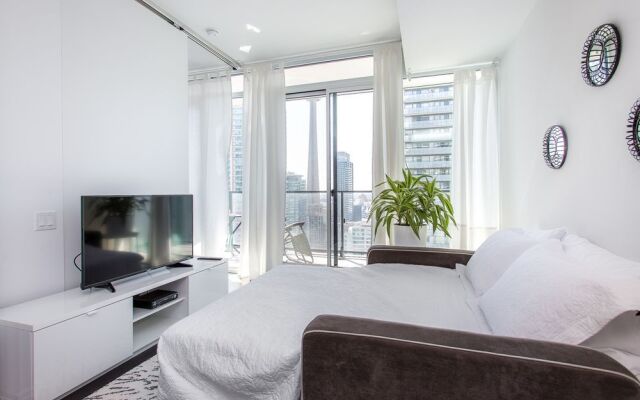 Noel Suites- Peter and Richmond St West