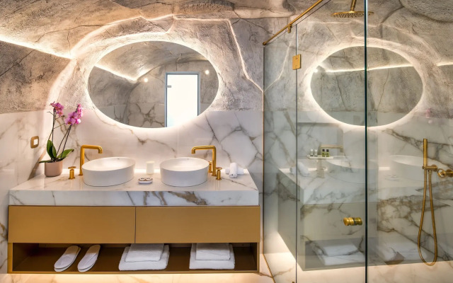 Aura Suites