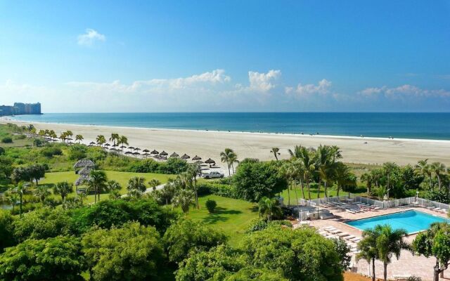 Beachfront Condo With Views of Beach and Spacious Pool