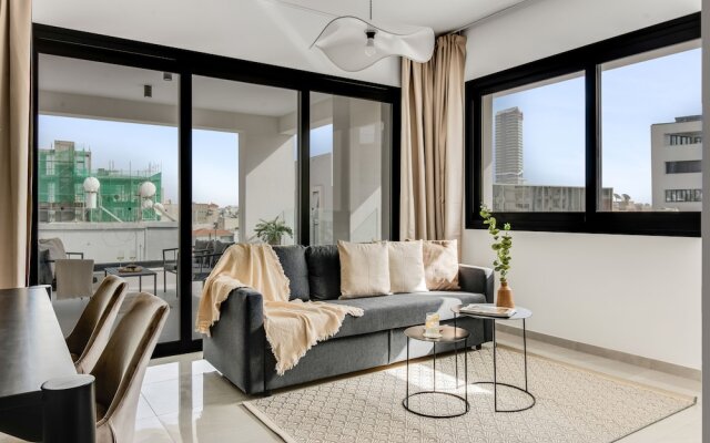 Sanders Premier - Nice 2 bdr apt With Balcony