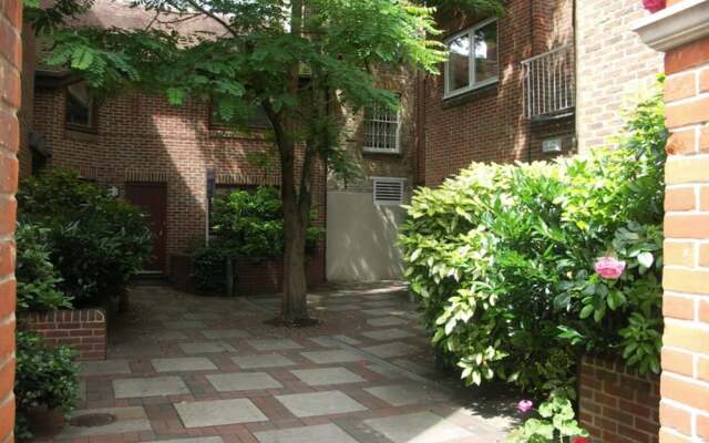 The Courtyard 10