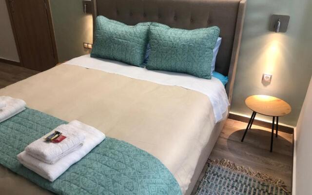 Royal Blue Grand Suite No 2