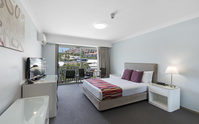 Airlie Beach Hotel – Guest Rooms – Airlie Beach