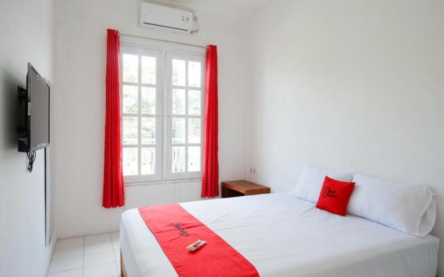 RedDoorz Plus near UMS Solo