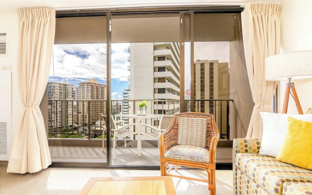 Waikiki Sunset Close to Beach with Parking