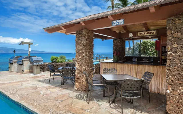 Noelani 304 3bdrm 2.5 Bath 3 Bedroom Condo by RedAwning