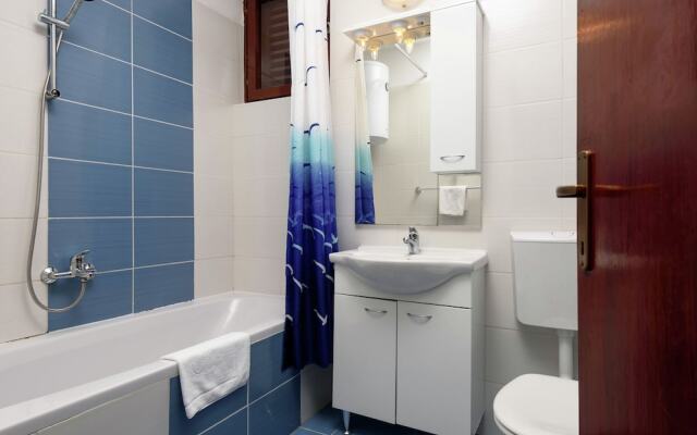 Apartment With Wifi, at 4 km. From City of Trogir