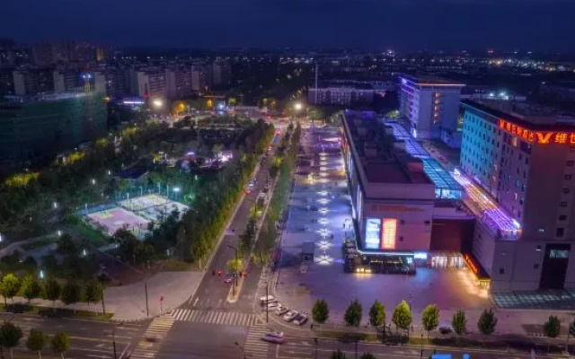 Vienna Hotel (5.0 Luoyang Normal University Yuquan New Retail District Branch) – Outside – Luoyang
