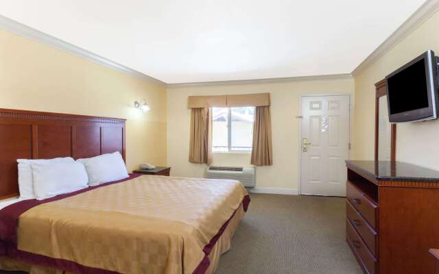 Travelodge by Wyndham Brea