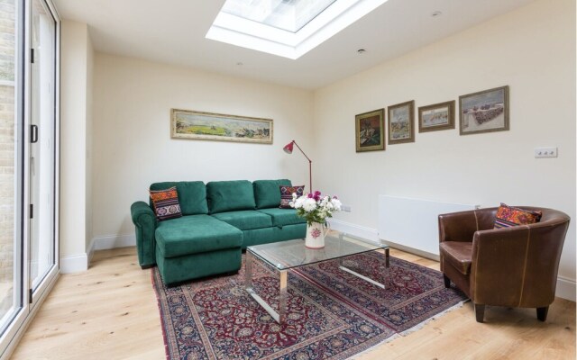 Marloes Road Lux 2 Bedrooms Apartment