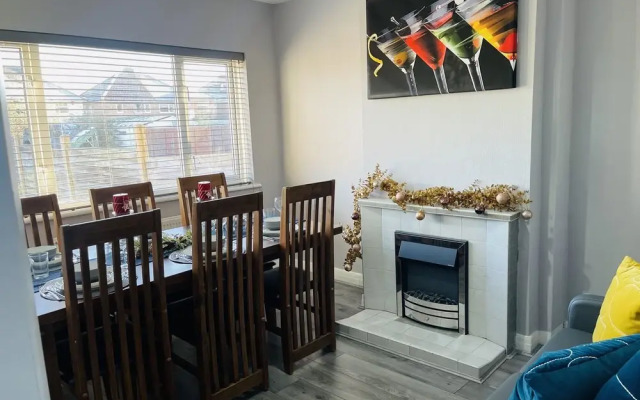 Beautiful 4-bed House in Birmingham Airport NEC