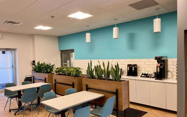 Howard Johnson Express Inn - Winnipeg West