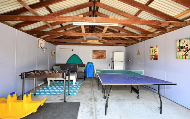 Tilly's Retreat - Pet Friendly - 3 Min Walk to Beach